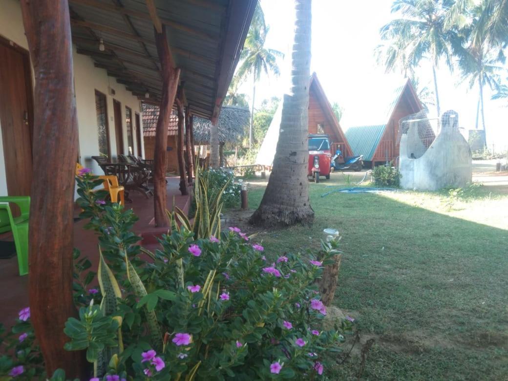 Nilaveli Sheen Coast Trincomalee Exterior photo